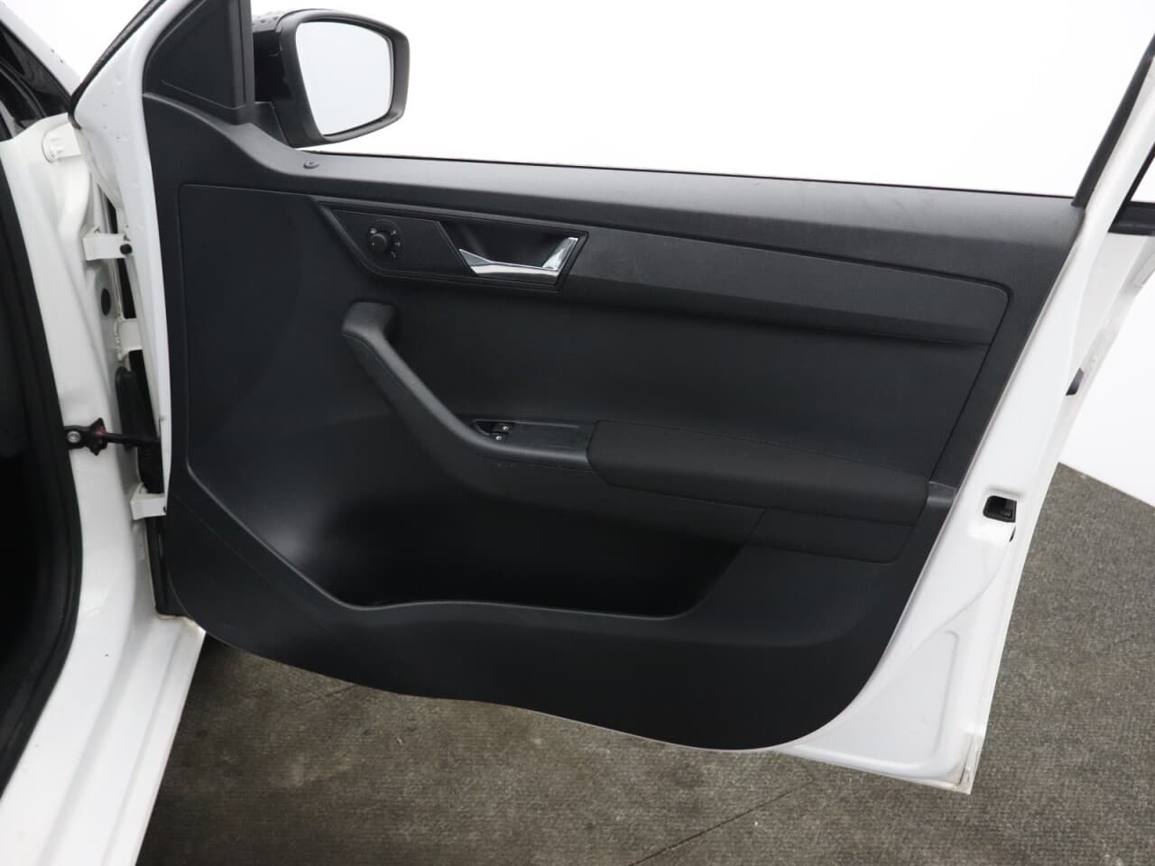 Skoda Fabia 1.0 Colour Edition — image 47