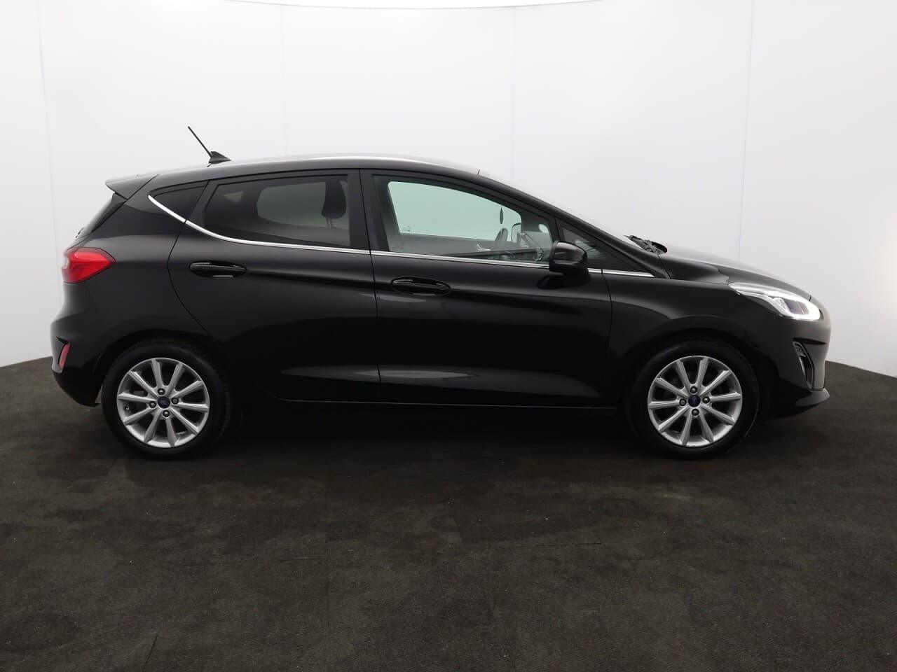Ford Fiesta 1.0T EcoBoost MHEV Titanium — image 11