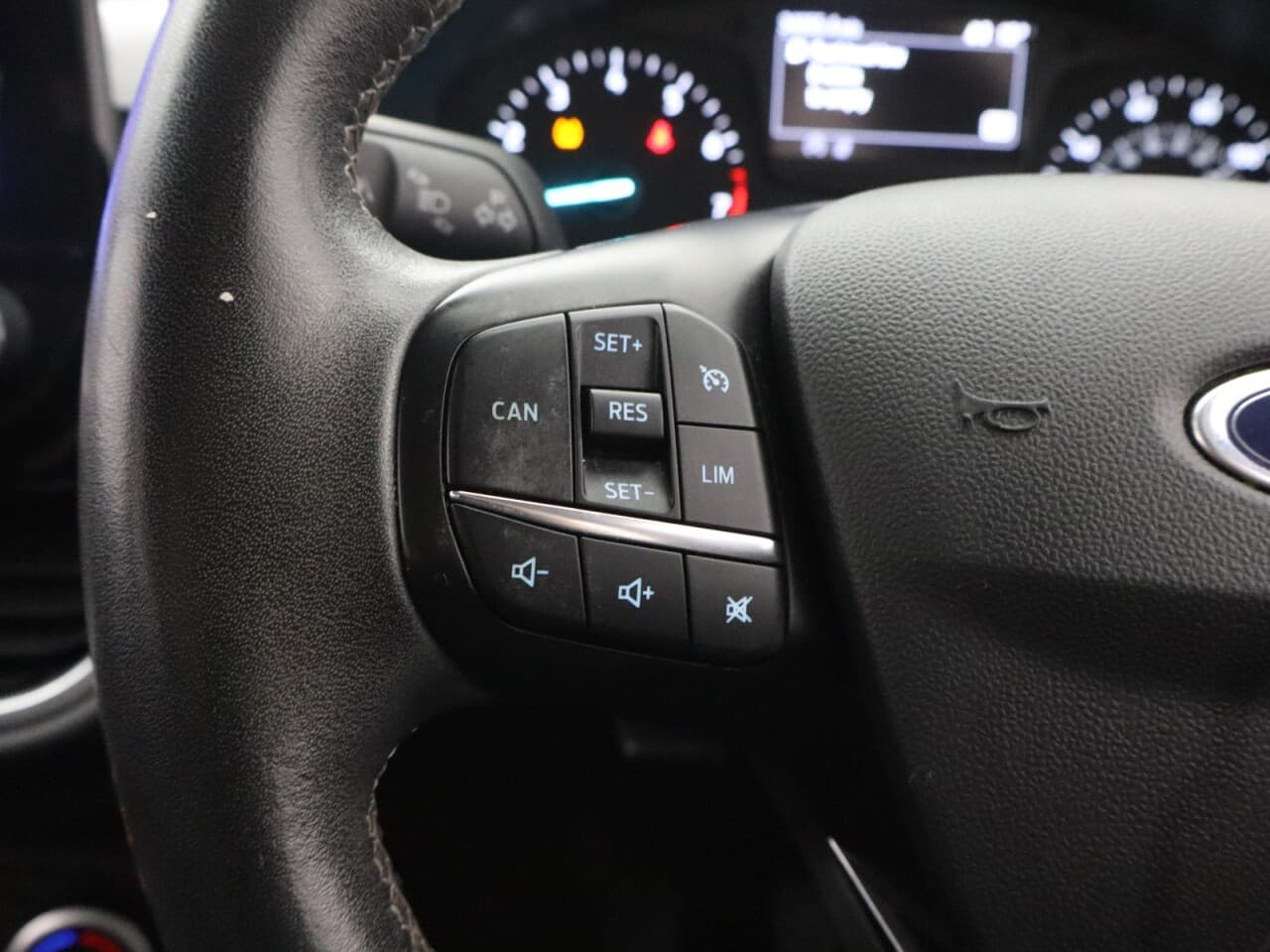 Ford Fiesta 1.0T EcoBoost MHEV Titanium — image 17