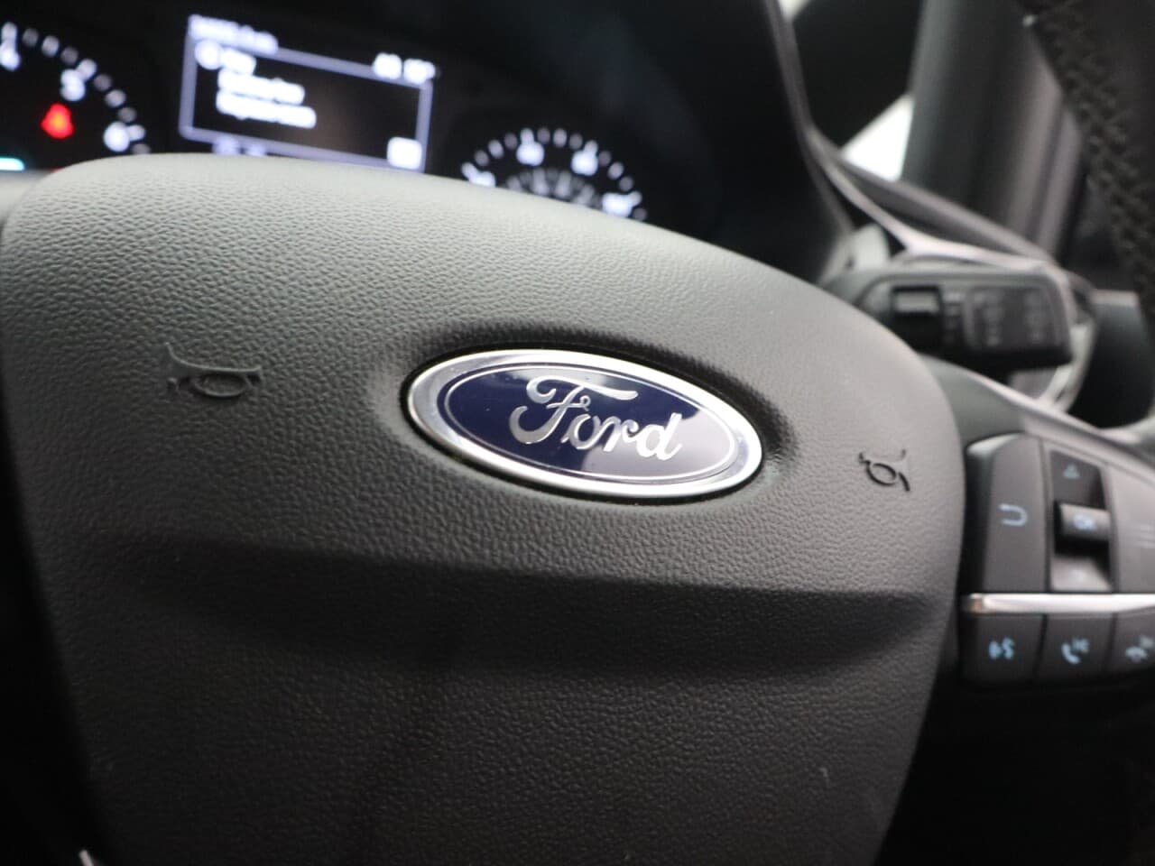 Ford Fiesta 1.0T EcoBoost MHEV Titanium — image 20