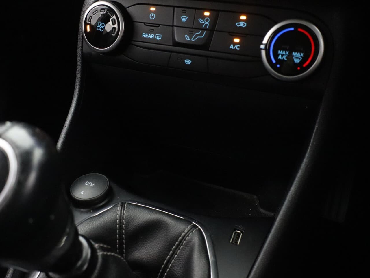 Ford Fiesta 1.0T EcoBoost MHEV Titanium — image 28