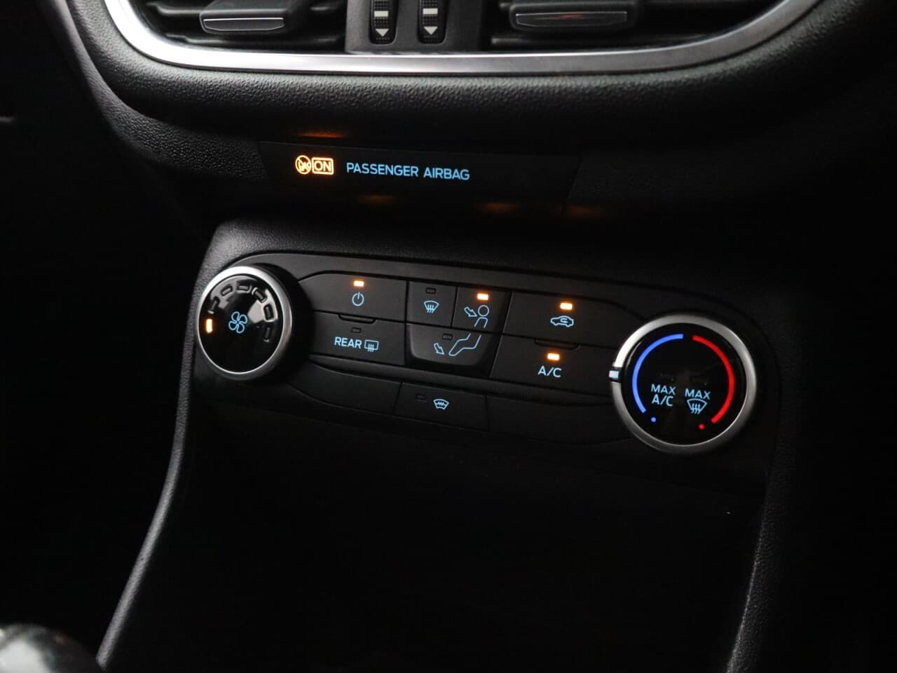 Ford Fiesta 1.0T EcoBoost MHEV Titanium — image 29
