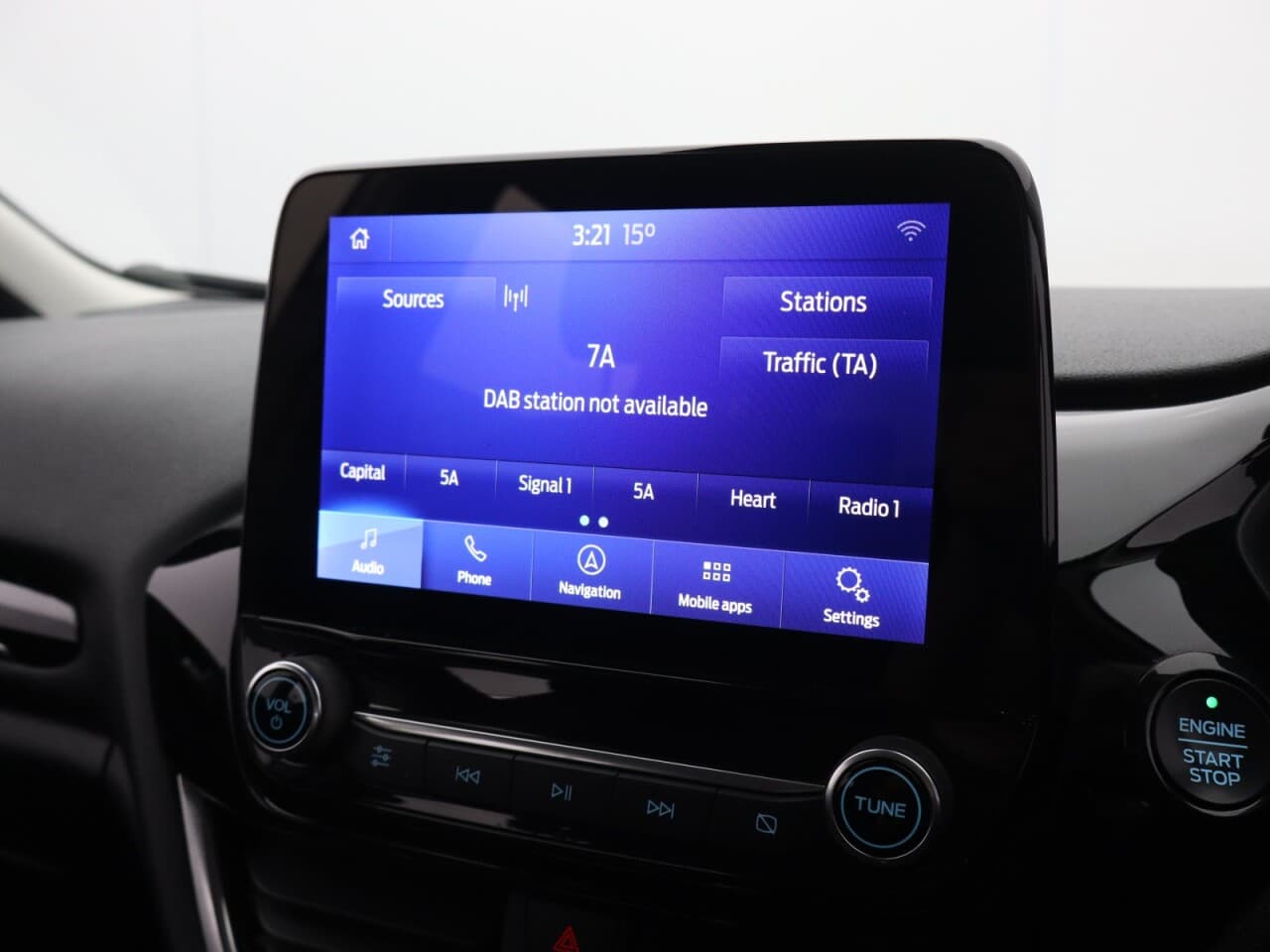 Ford Fiesta 1.0T EcoBoost MHEV Titanium — image 30