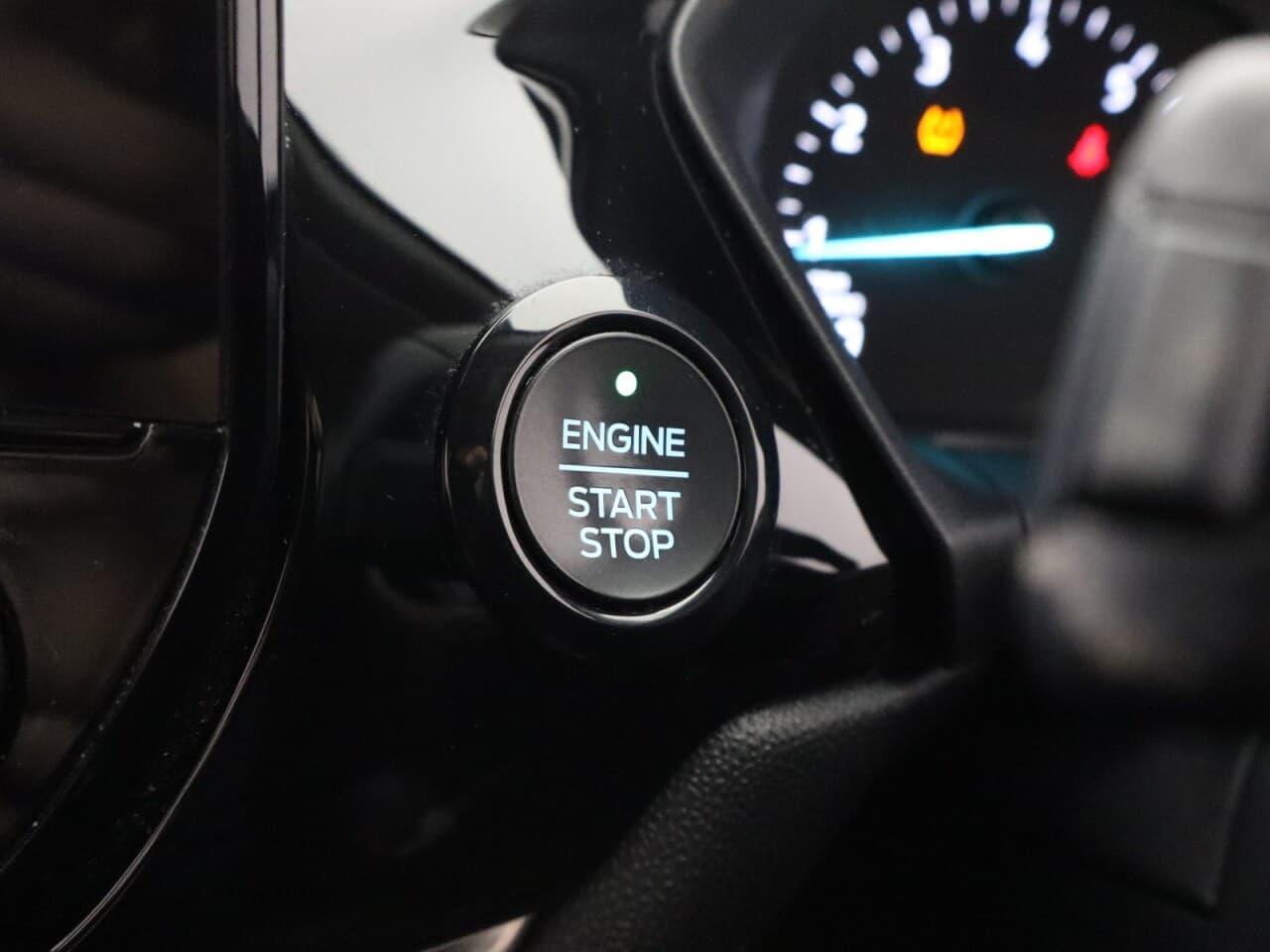 Ford Fiesta 1.0T EcoBoost MHEV Titanium — image 33