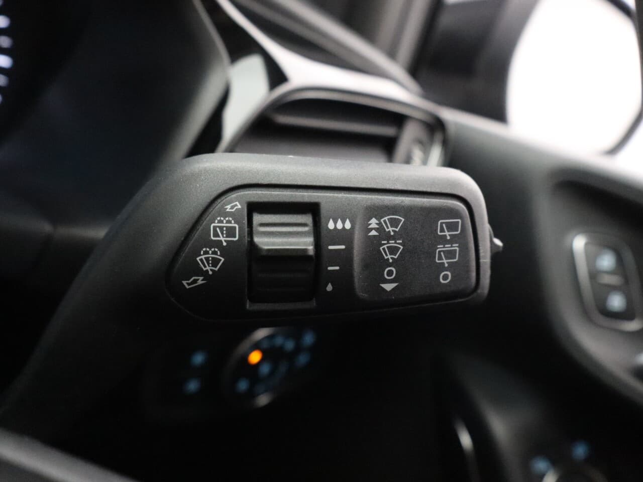 Ford Fiesta 1.0T EcoBoost MHEV Titanium — image 38