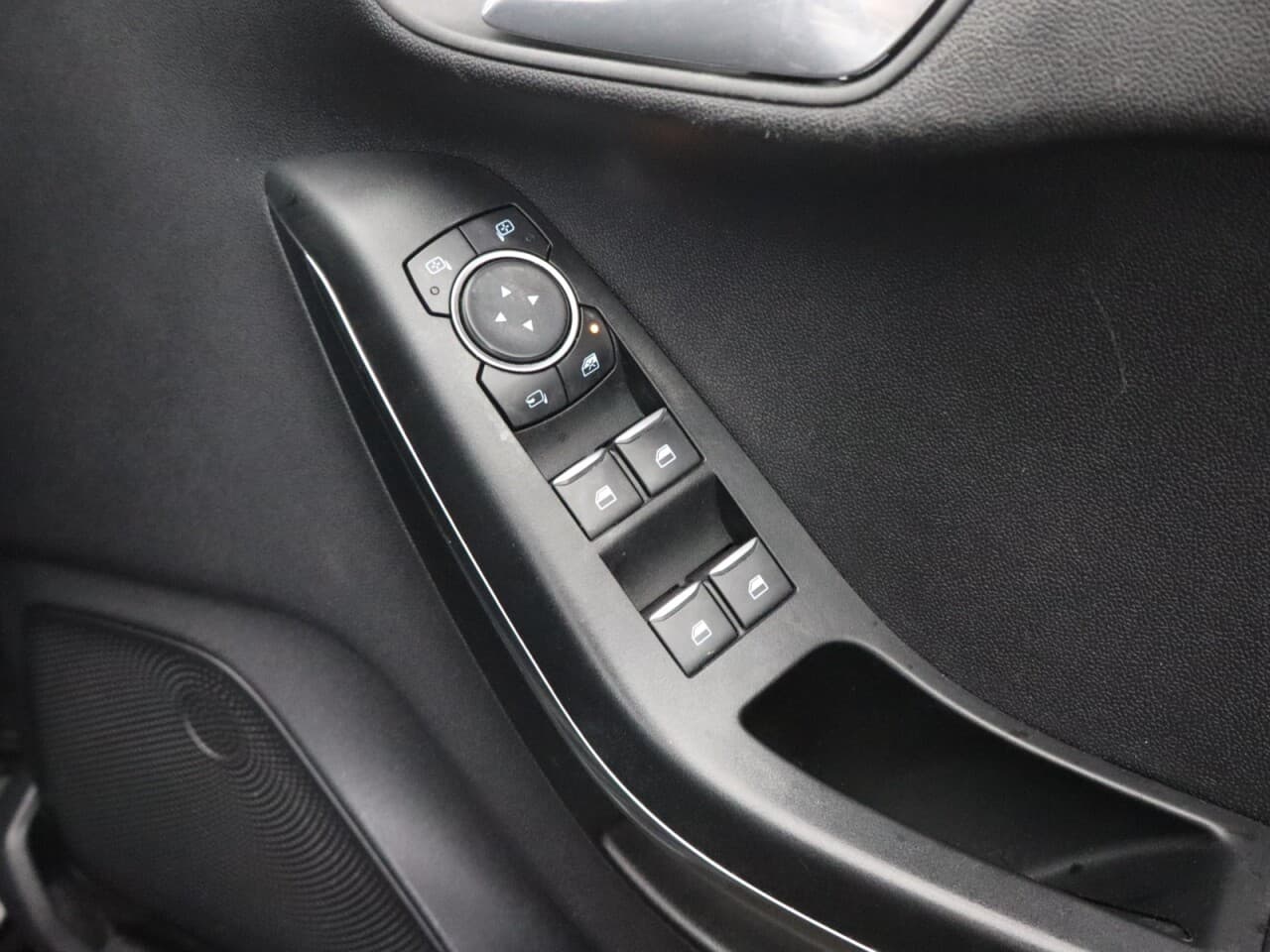 Ford Fiesta 1.0T EcoBoost MHEV Titanium — image 46