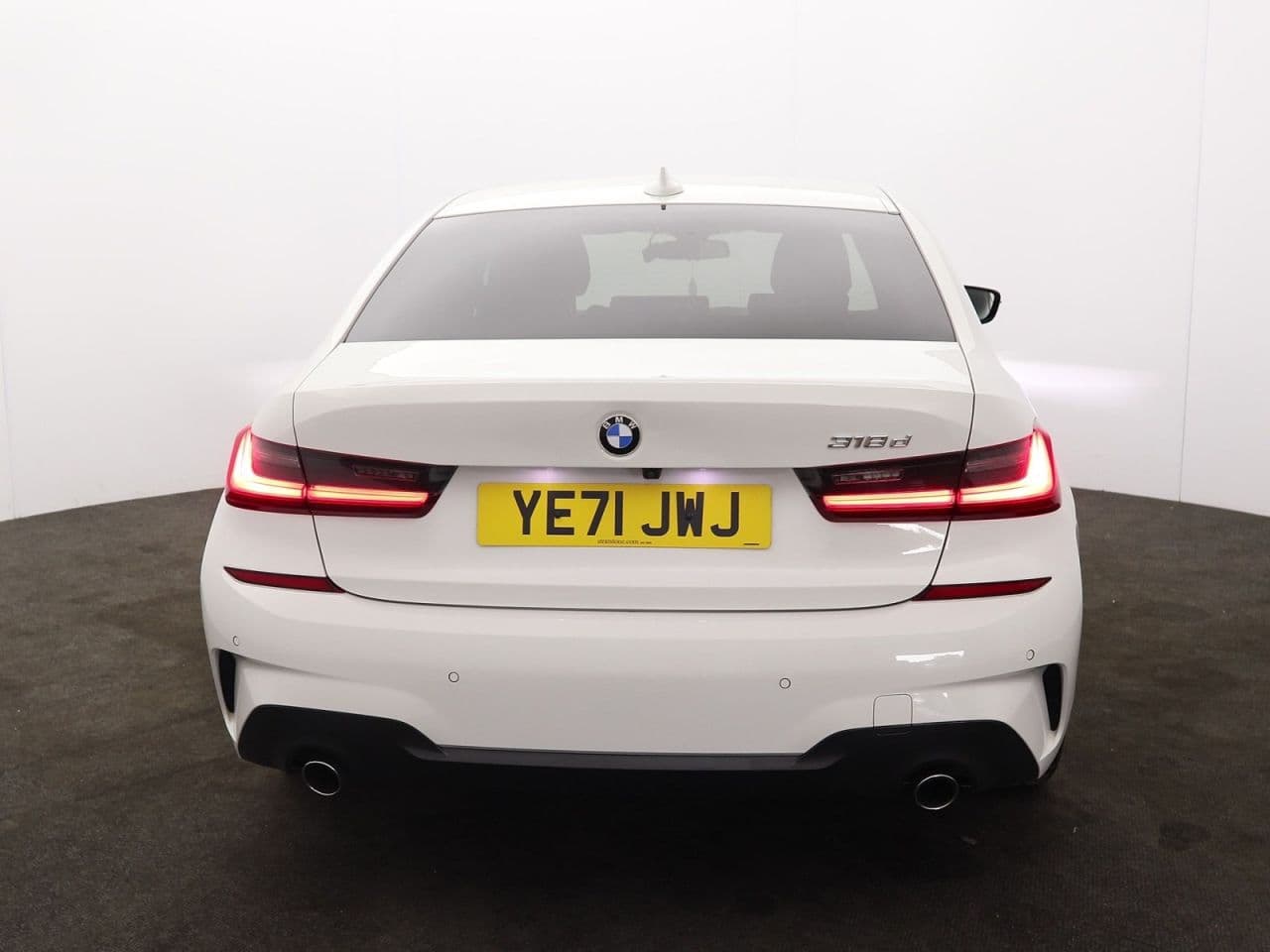 BMW 3 Series 2.0 318d MHT M Sport — image 9