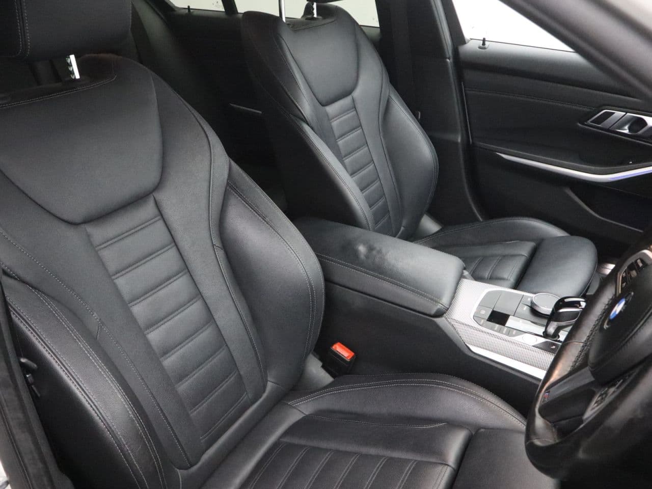 BMW 3 Series 2.0 318d MHT M Sport — image 15