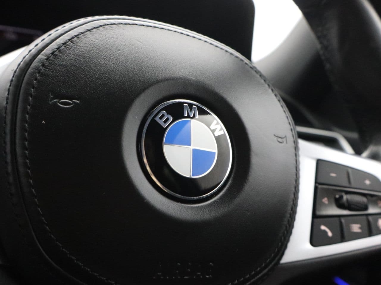 BMW 3 Series 2.0 318d MHT M Sport — image 20