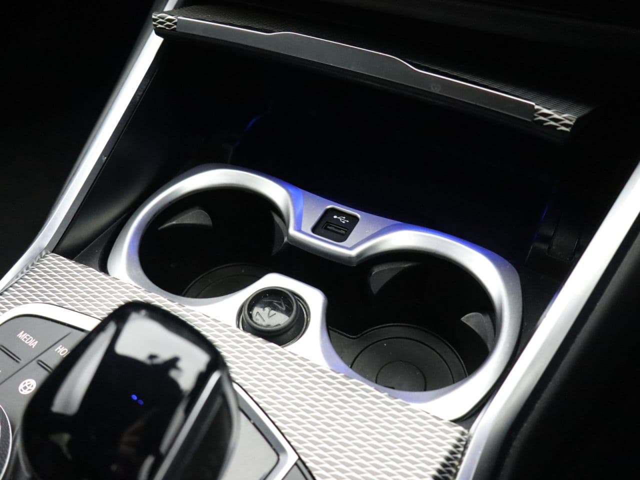 BMW 3 Series 2.0 318d MHT M Sport — image 30