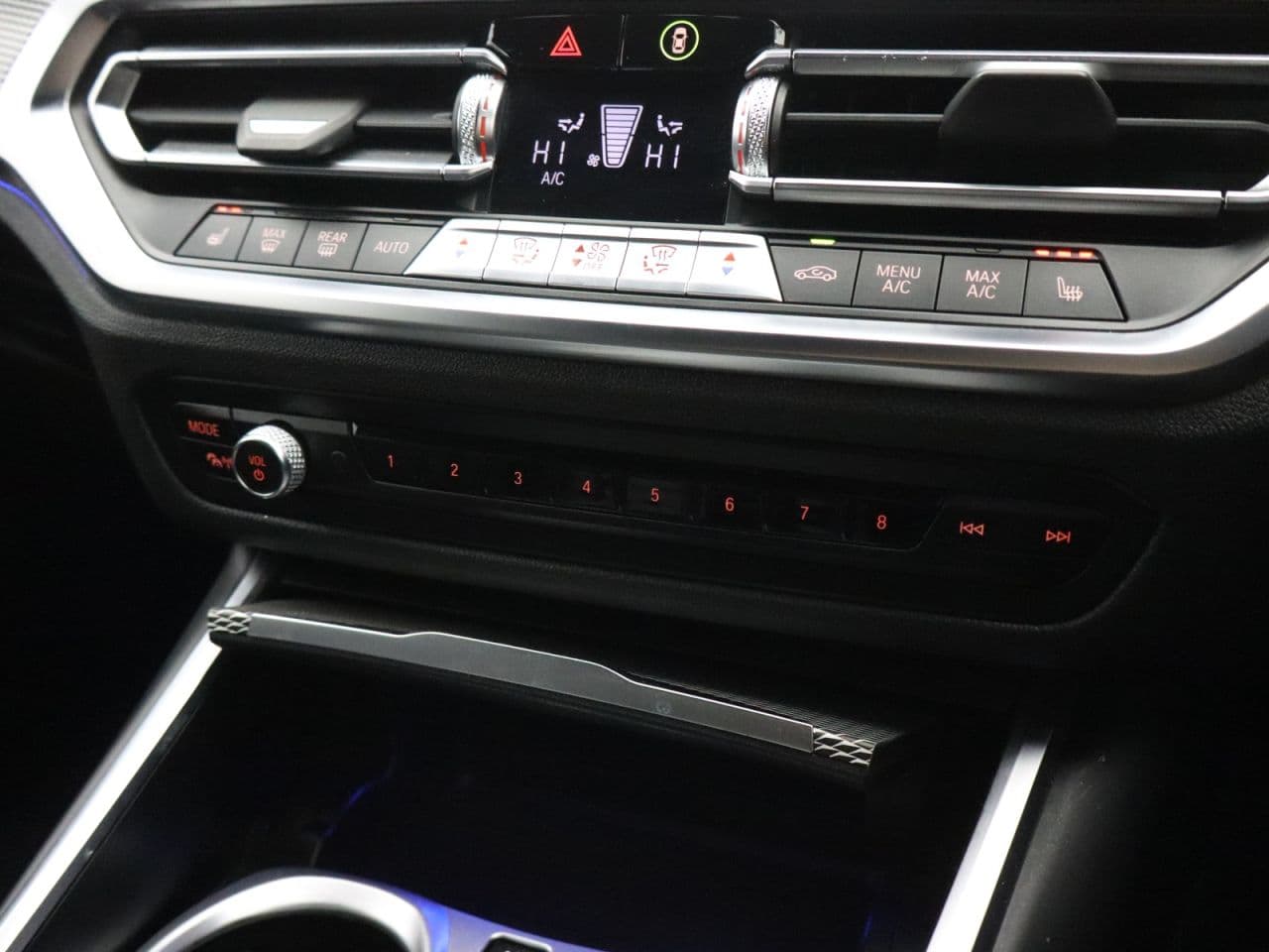 BMW 3 Series 2.0 318d MHT M Sport — image 32