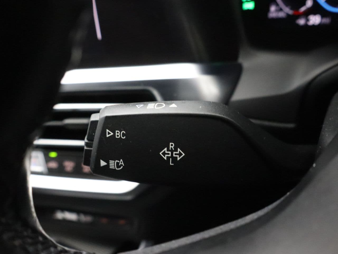 BMW 3 Series 2.0 318d MHT M Sport — image 46