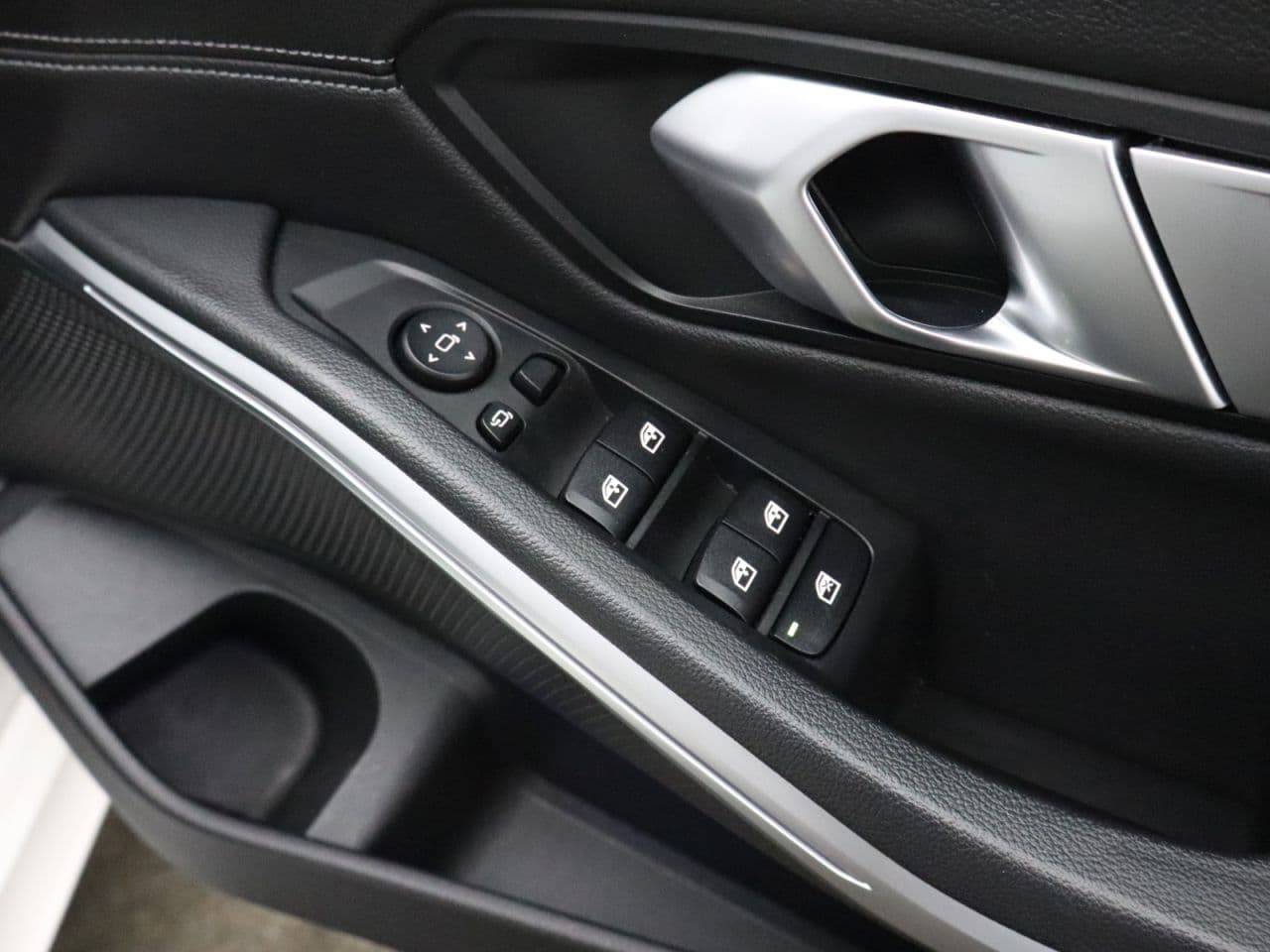 BMW 3 Series 2.0 318d MHT M Sport — image 55