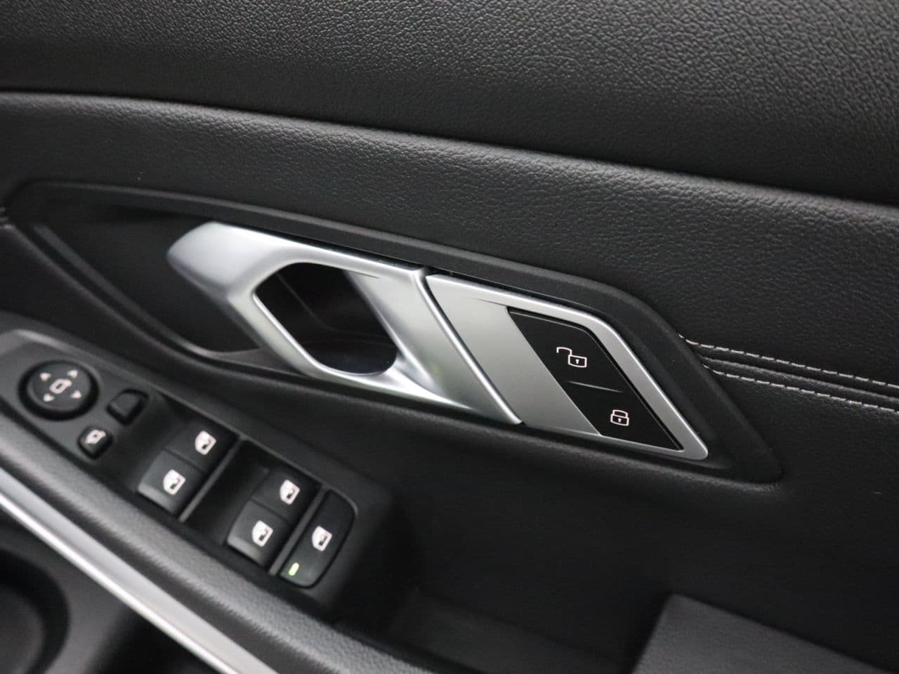 BMW 3 Series 2.0 318d MHT M Sport — image 56
