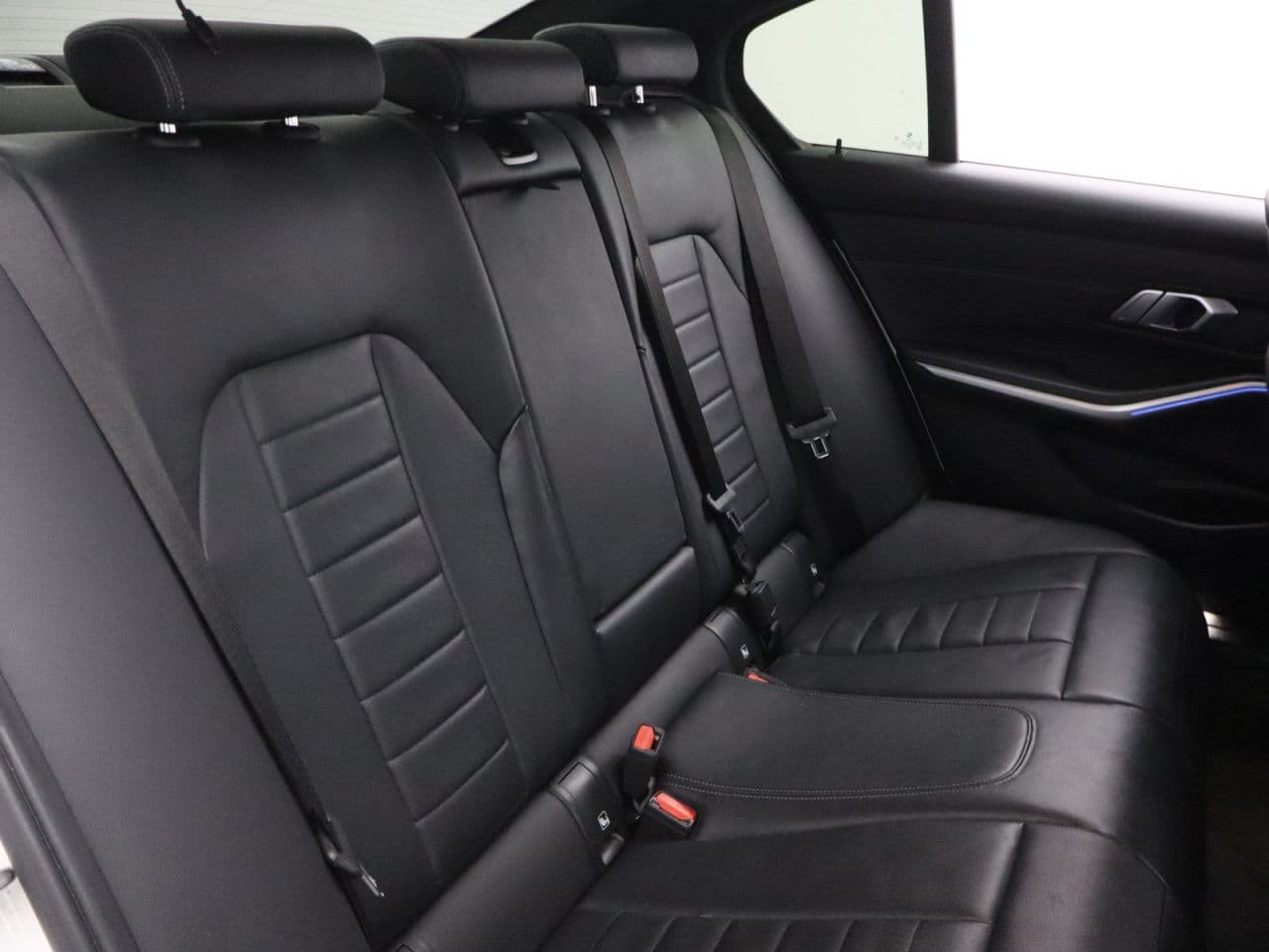 BMW 3 Series 2.0 318d MHT M Sport — image 51