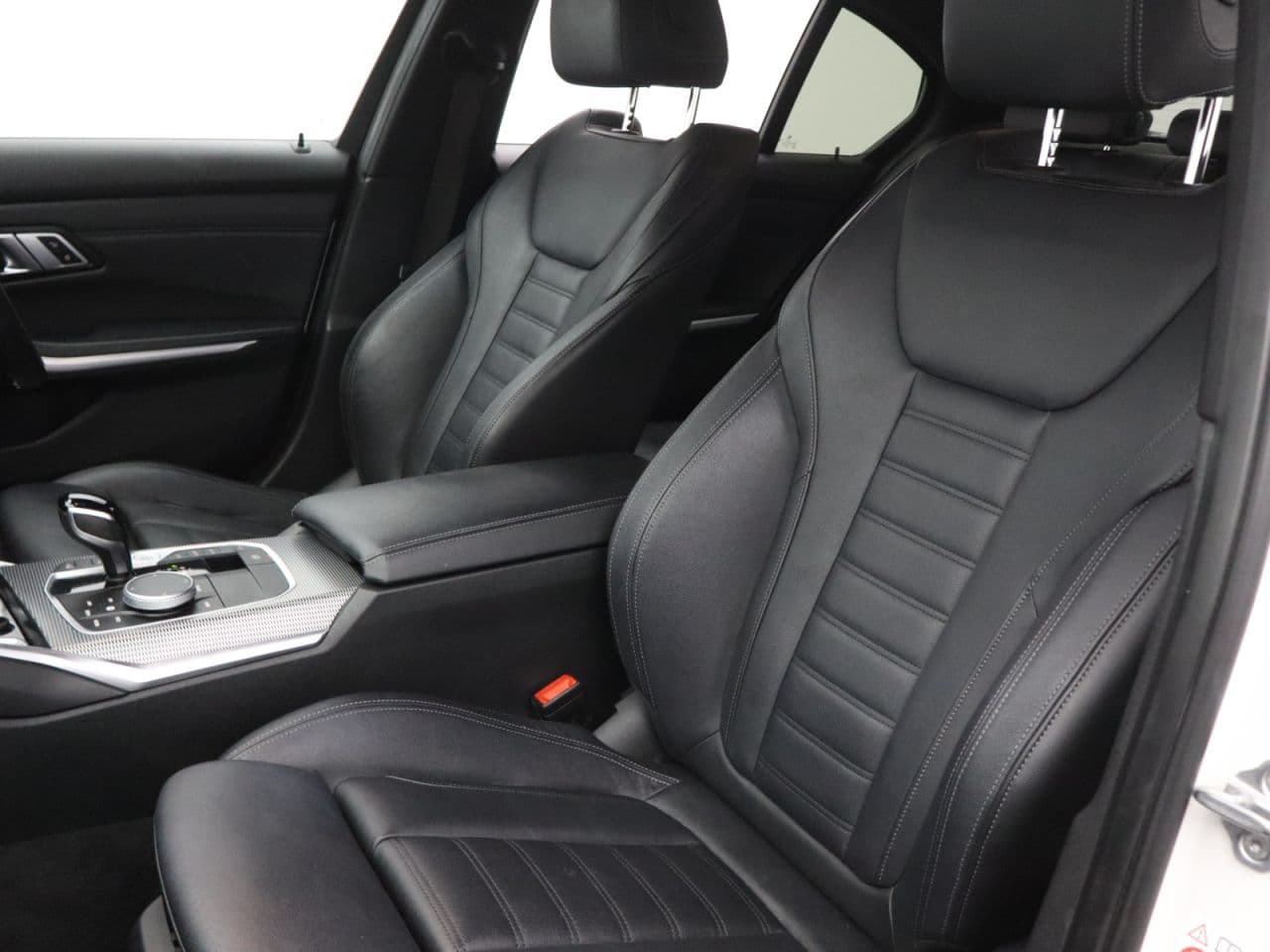 BMW 3 Series 2.0 318d MHT M Sport — image 50