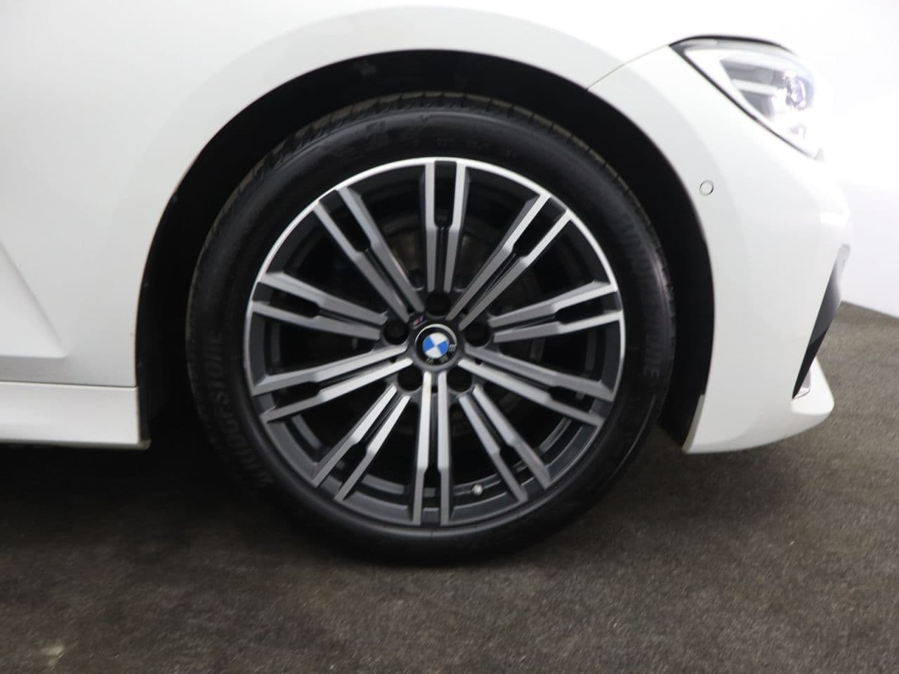 BMW 3 Series 2.0 318d MHT M Sport — image 57