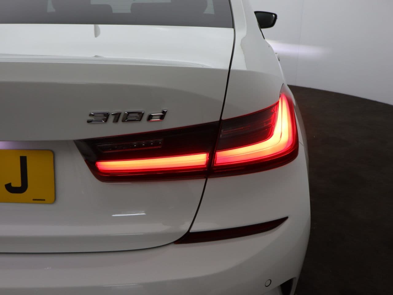 BMW 3 Series 2.0 318d MHT M Sport — image 65