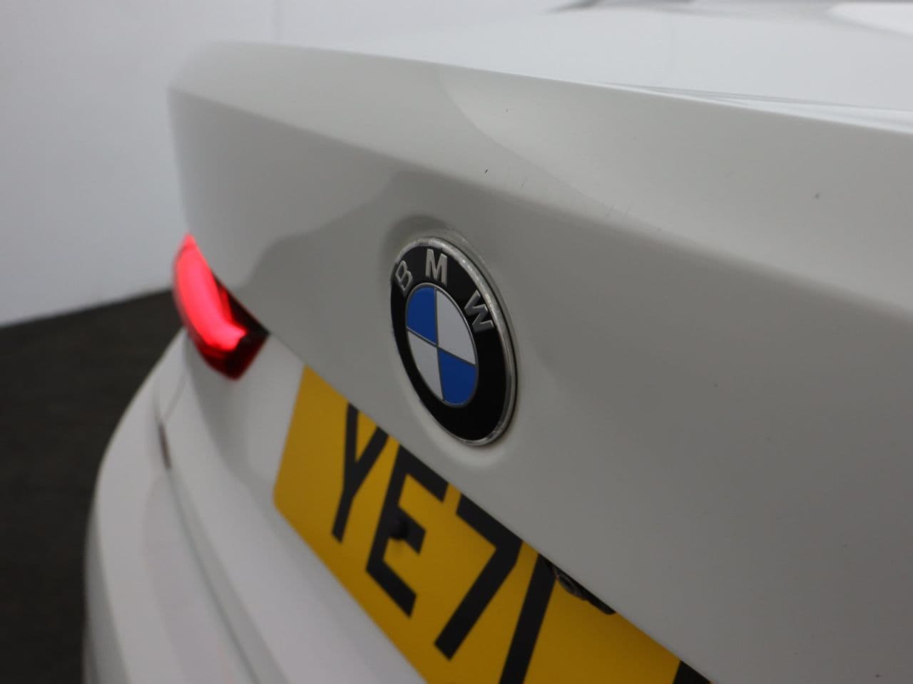 BMW 3 Series 2.0 318d MHT M Sport — image 66
