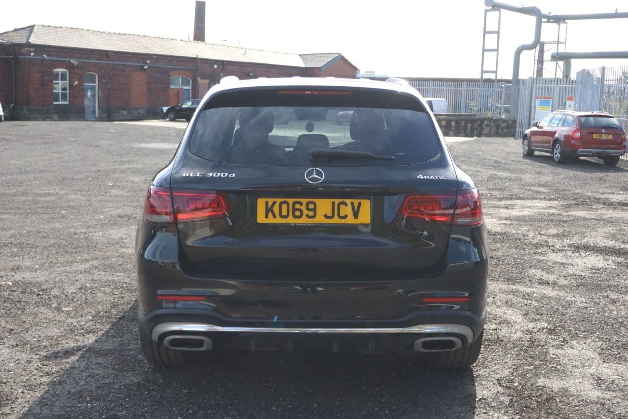 Mercedes-Benz Glc 2.0 GLC300d AMG Line (Premium) — image 9