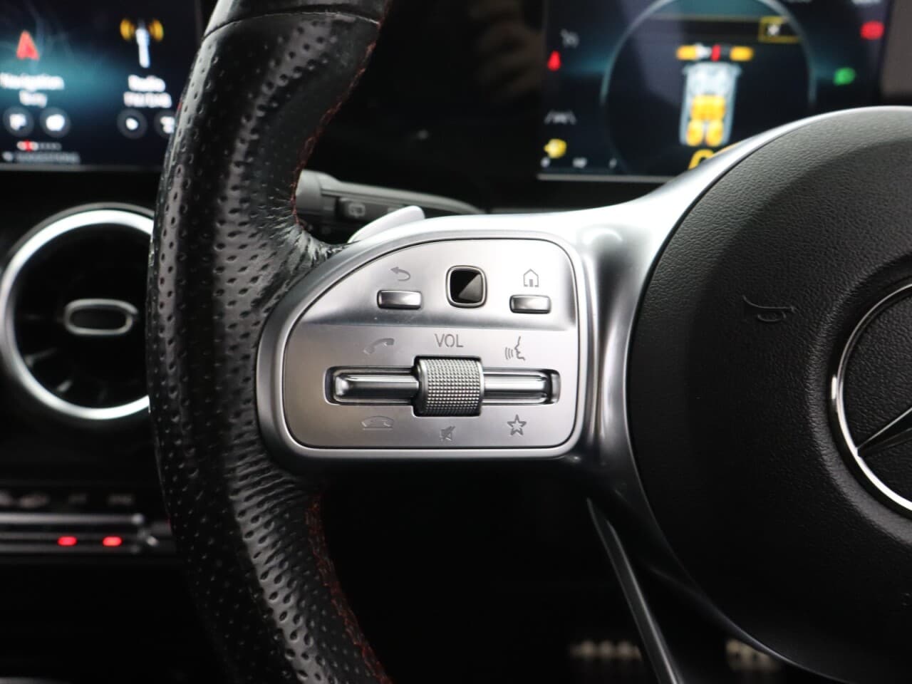 Mercedes-Benz Glb 1.3 GLB200 AMG Line — image 17