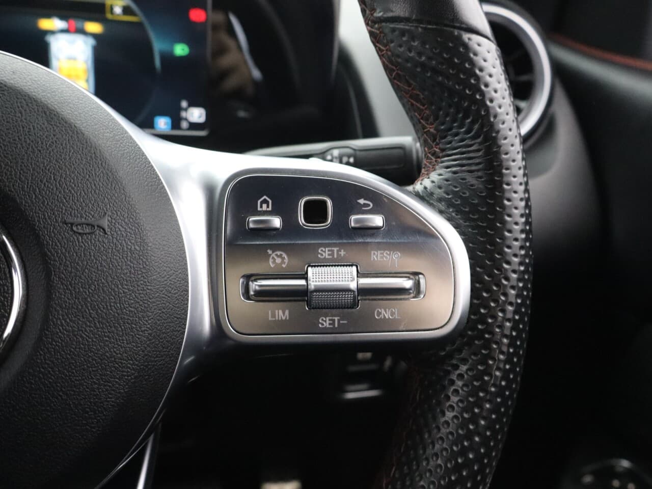 Mercedes-Benz Glb 1.3 GLB200 AMG Line — image 18