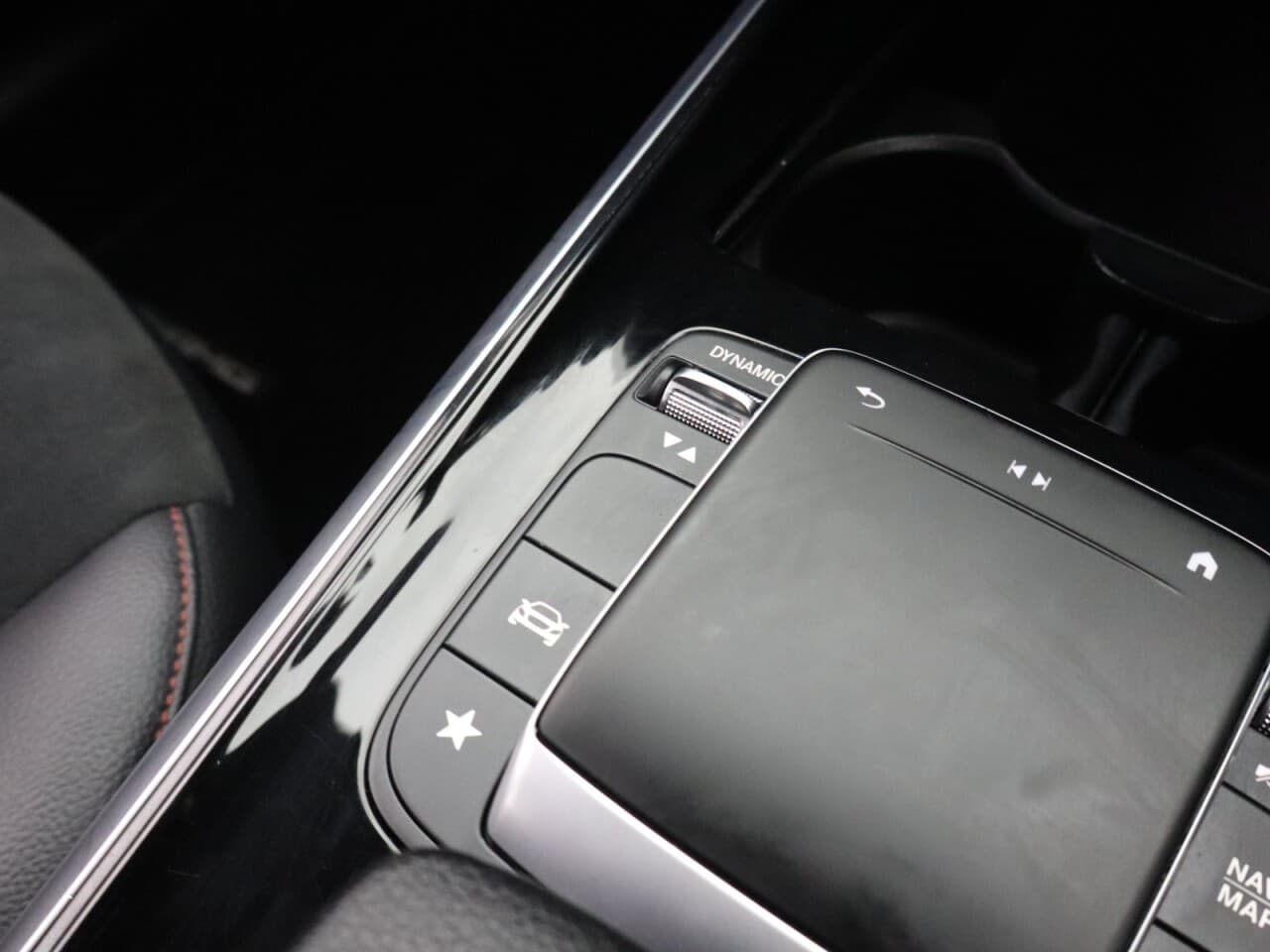 Mercedes-Benz Glb 1.3 GLB200 AMG Line — image 26
