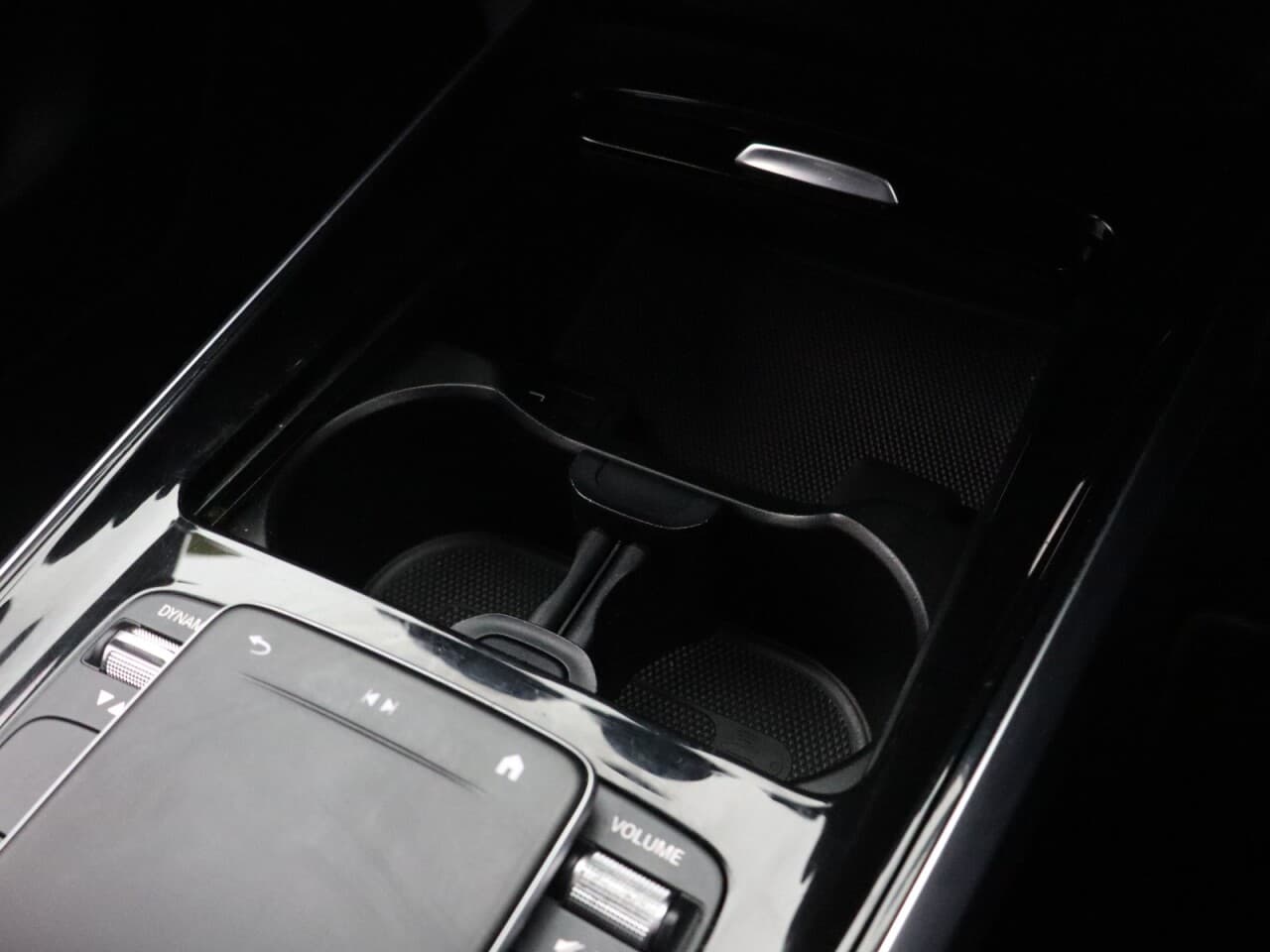 Mercedes-Benz Glb 1.3 GLB200 AMG Line — image 27