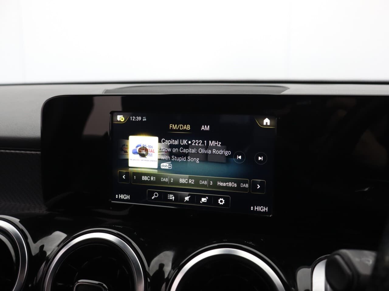Mercedes-Benz Glb 1.3 GLB200 AMG Line — image 37