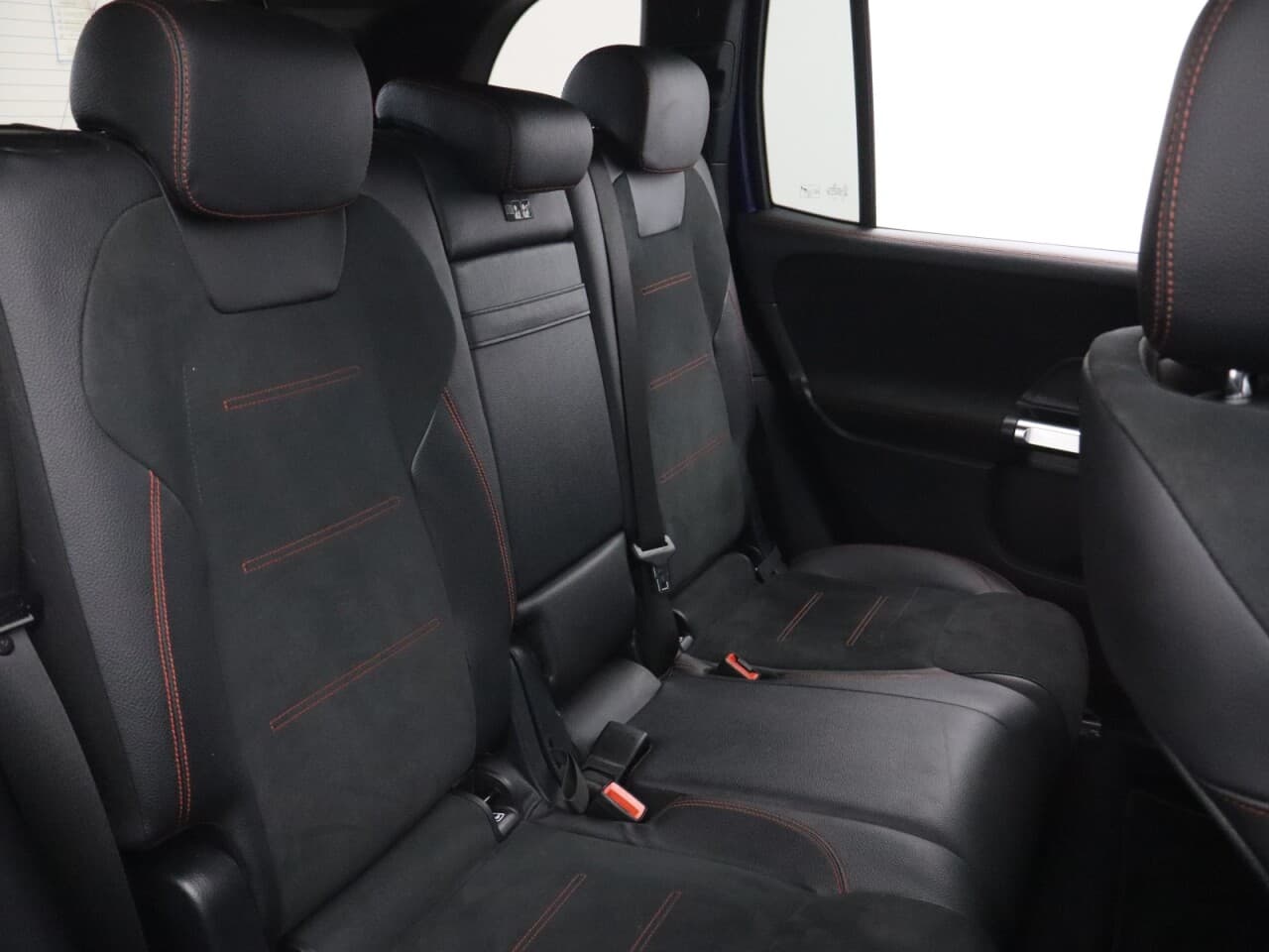 Mercedes-Benz Glb 1.3 GLB200 AMG Line — image 44