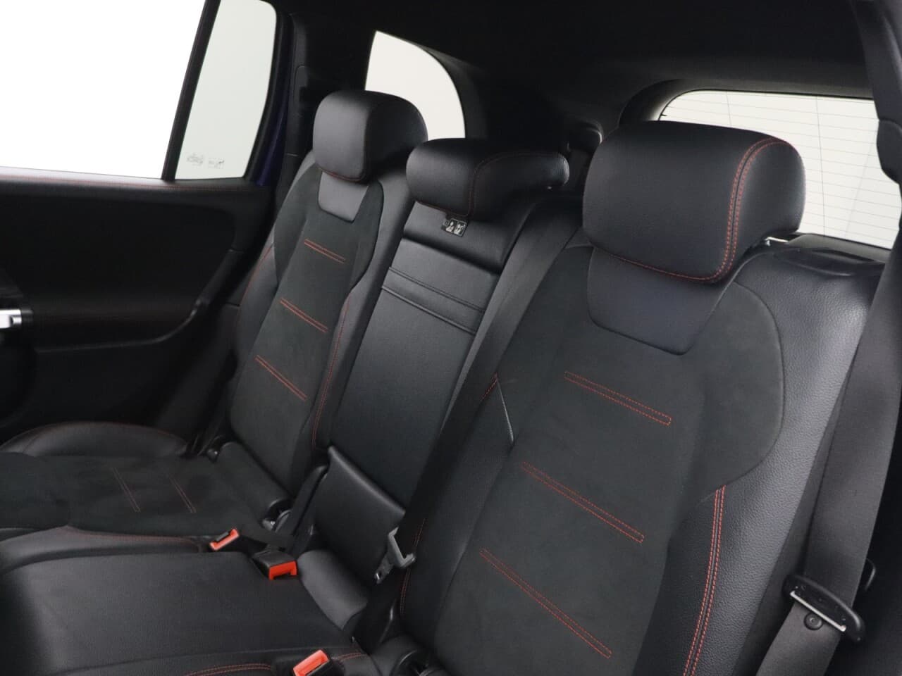 Mercedes-Benz Glb 1.3 GLB200 AMG Line — image 45