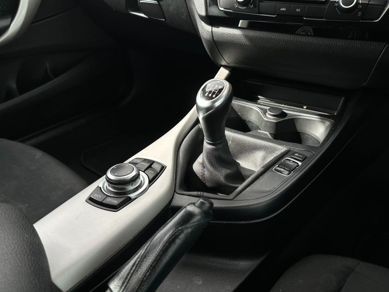 BMW 1 Series 1.5 118i SE — image 8