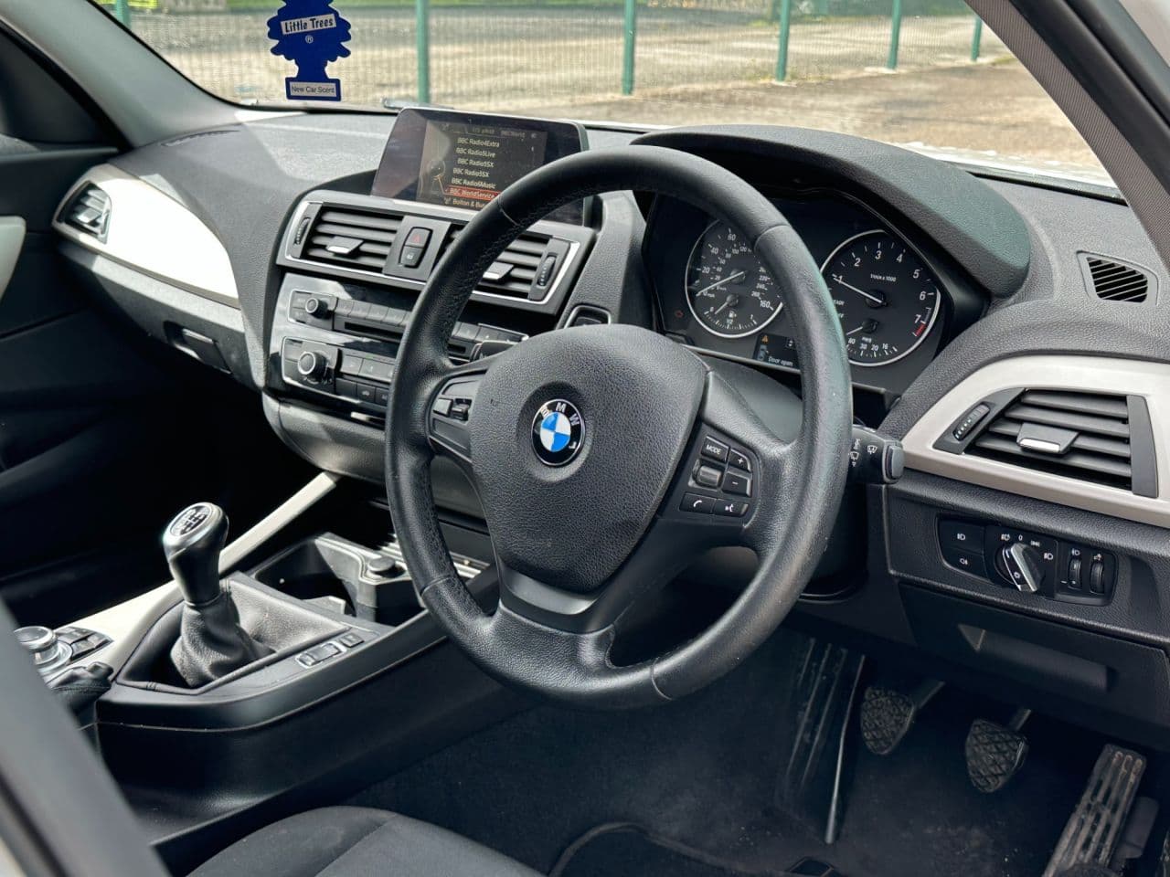 BMW 1 Series 1.5 118i SE — image 6