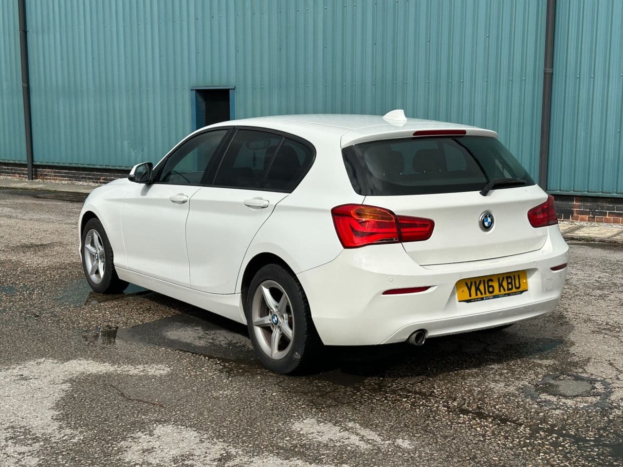 BMW 1 Series 1.5 118i SE — image 4