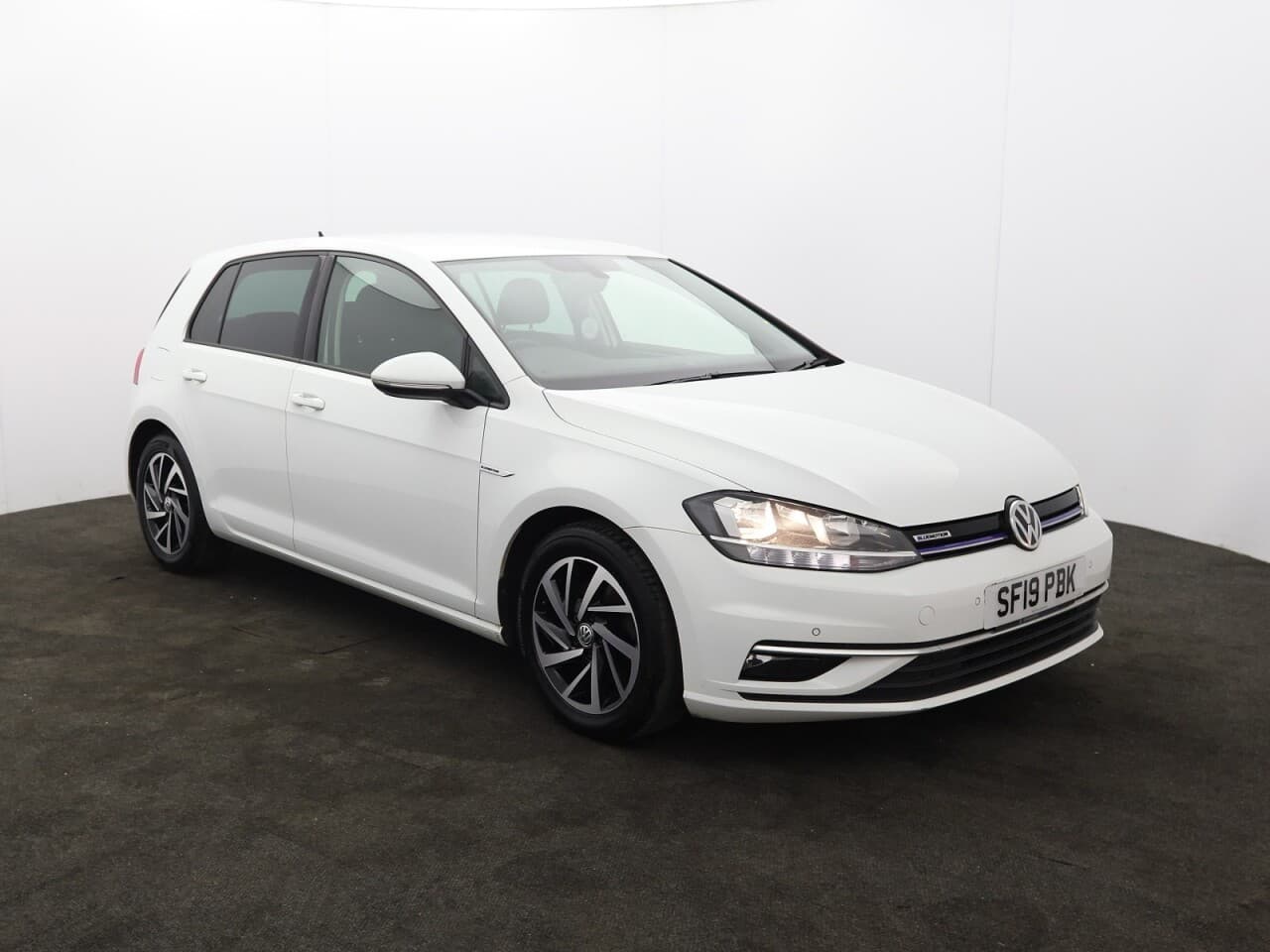 Volkswagen Golf 1.5 TSI EVO Match view 1