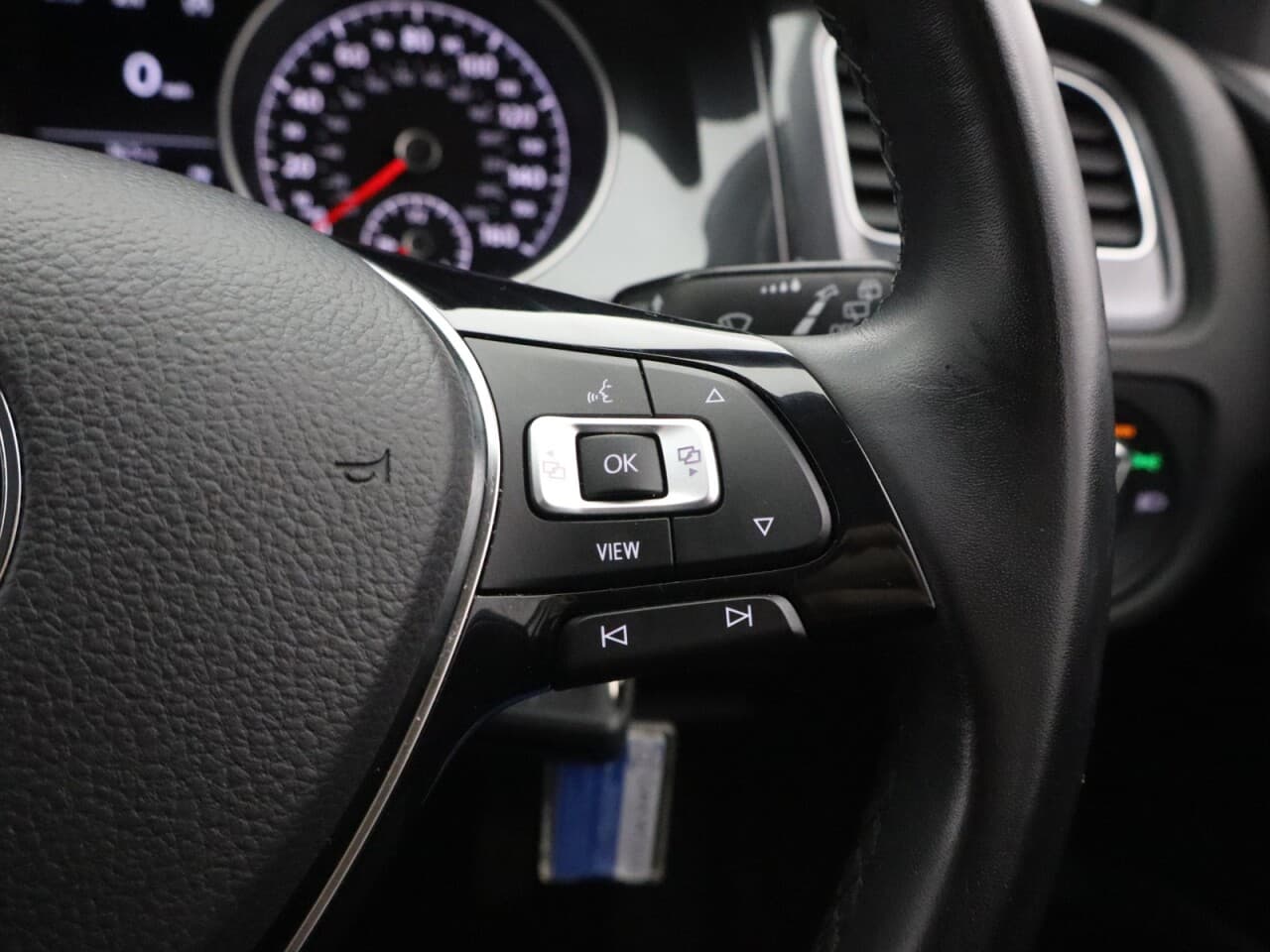 Volkswagen Golf 1.5 TSI EVO Match — image 18