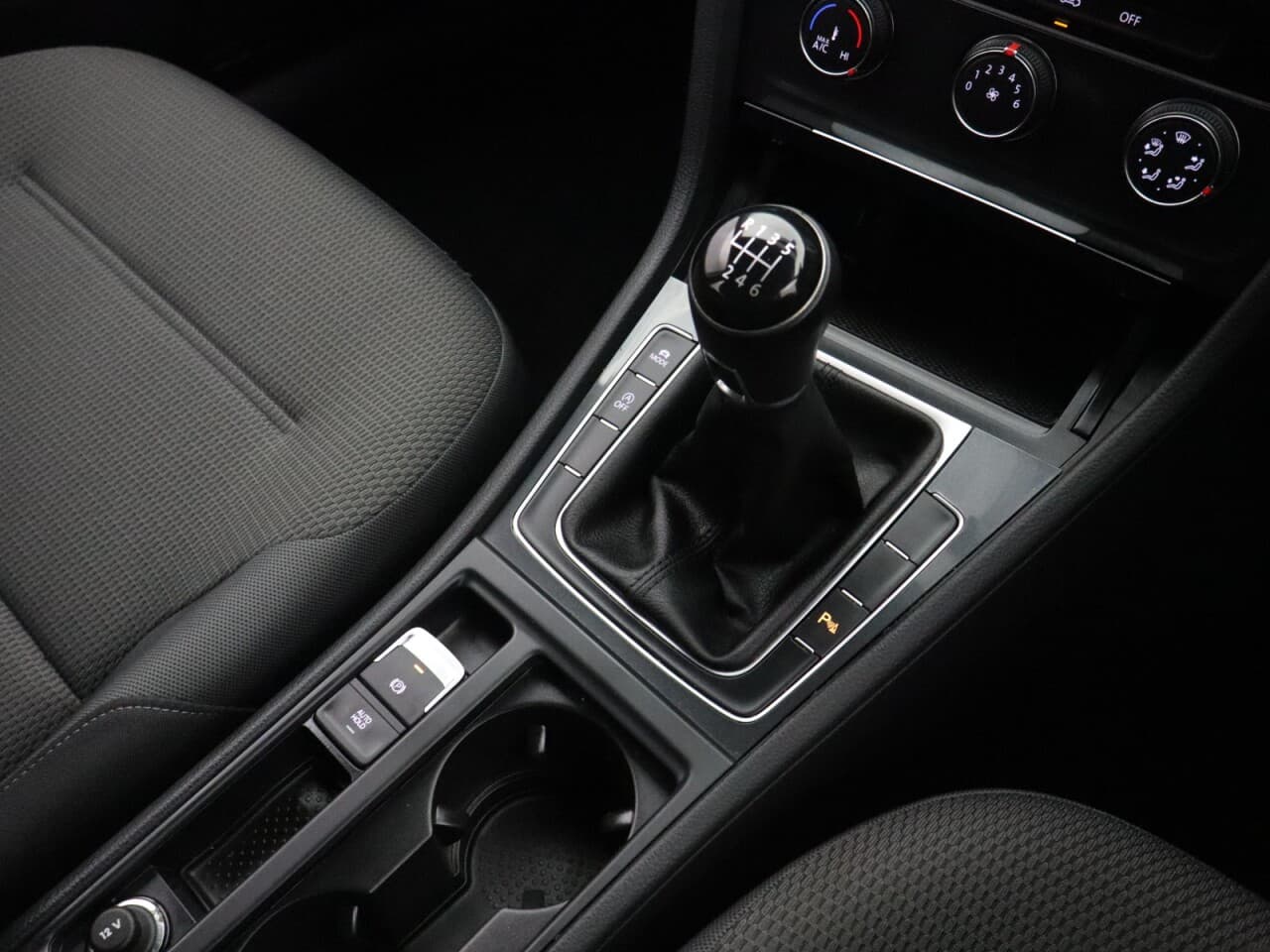 Volkswagen Golf 1.5 TSI EVO Match — image 23