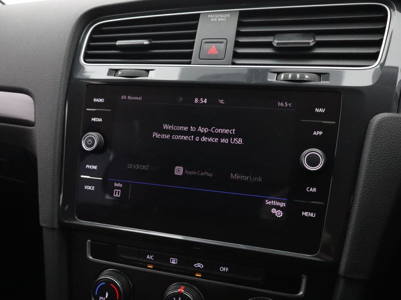 Volkswagen Golf 1.5 TSI EVO Match — image 35