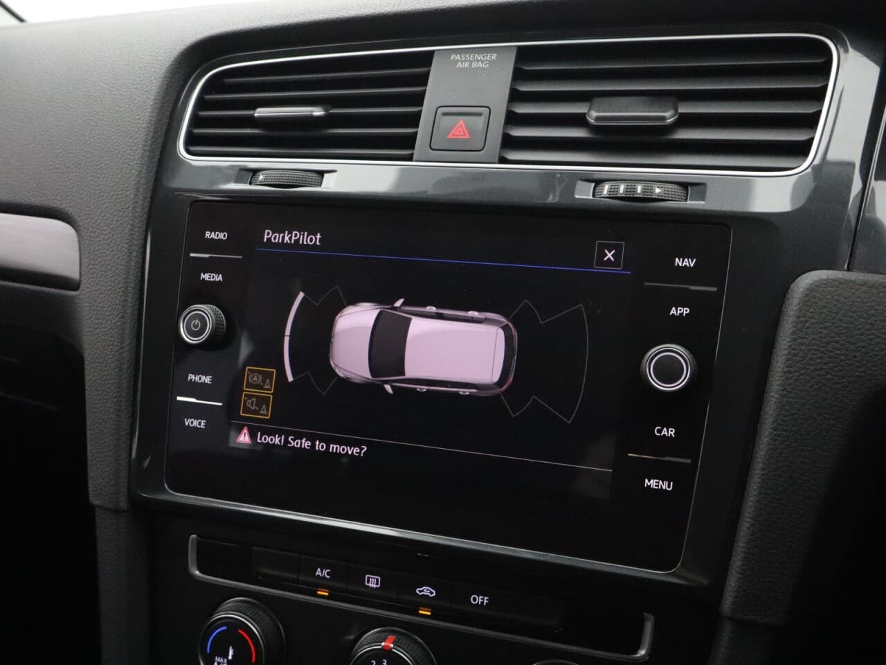 Volkswagen Golf 1.5 TSI EVO Match — image 36