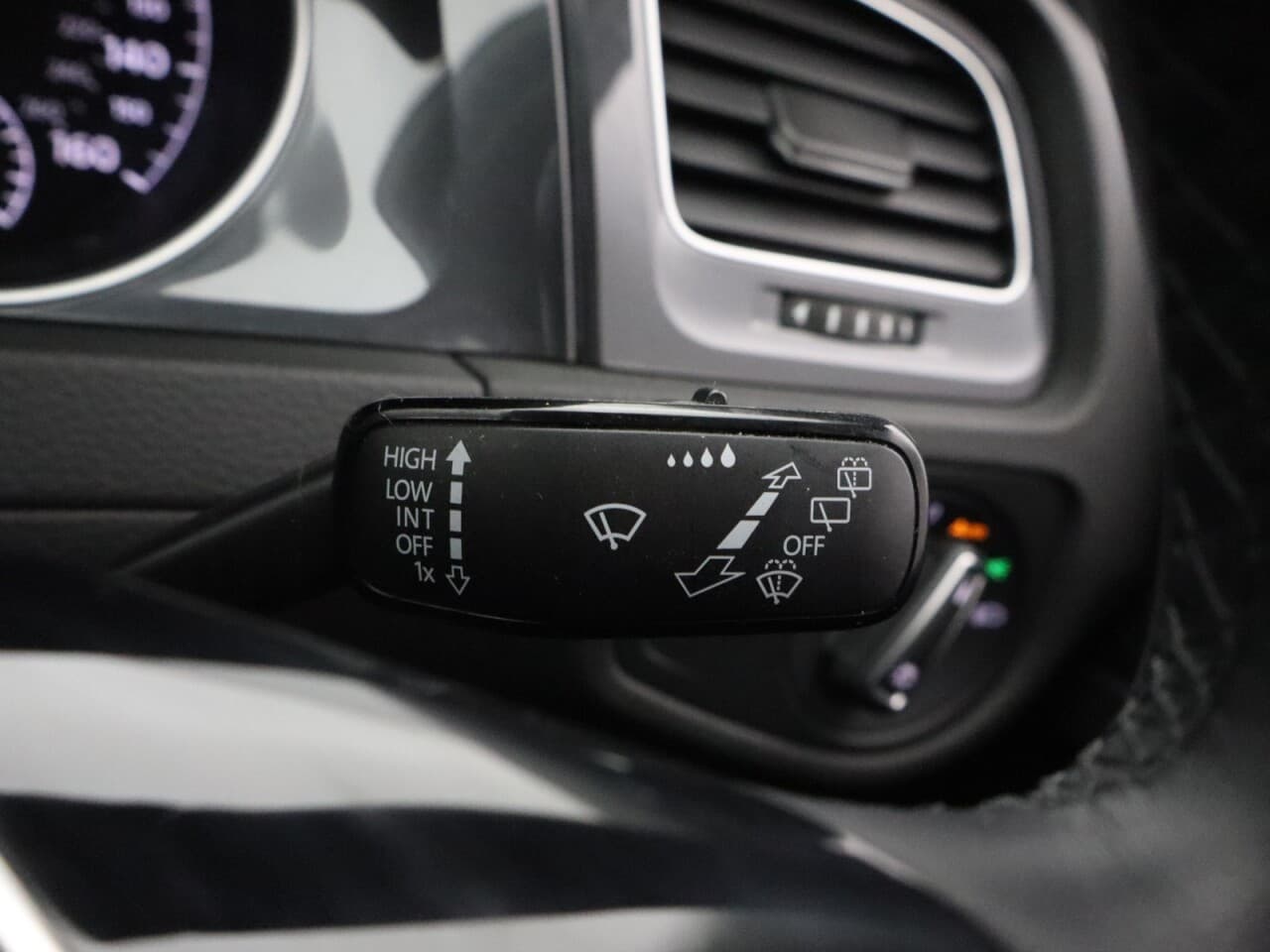 Volkswagen Golf 1.5 TSI EVO Match — image 40