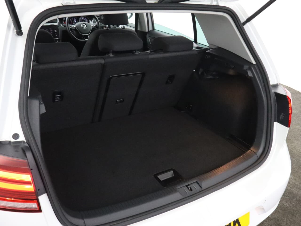Volkswagen Golf 1.5 TSI EVO Match — image 46
