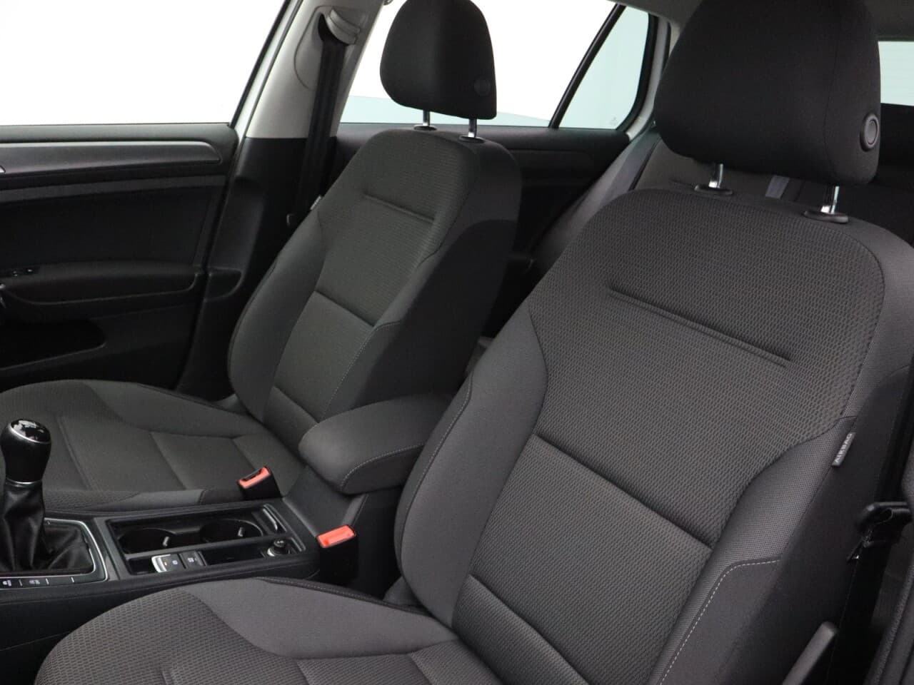 Volkswagen Golf 1.5 TSI EVO Match — image 43