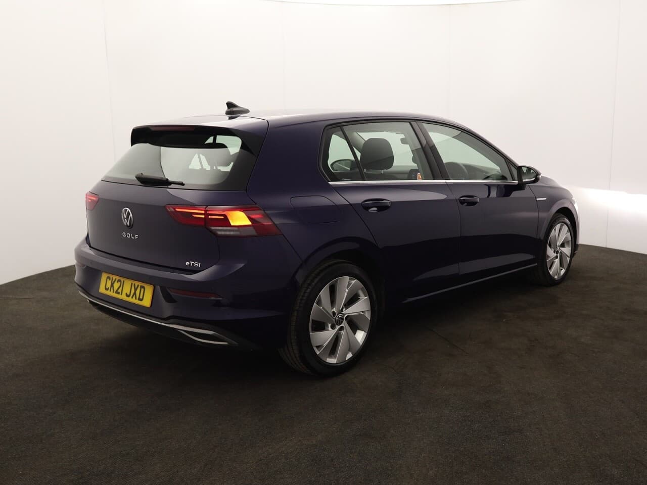 Volkswagen Golf 1.5 eTSI MHEV Style — image 10
