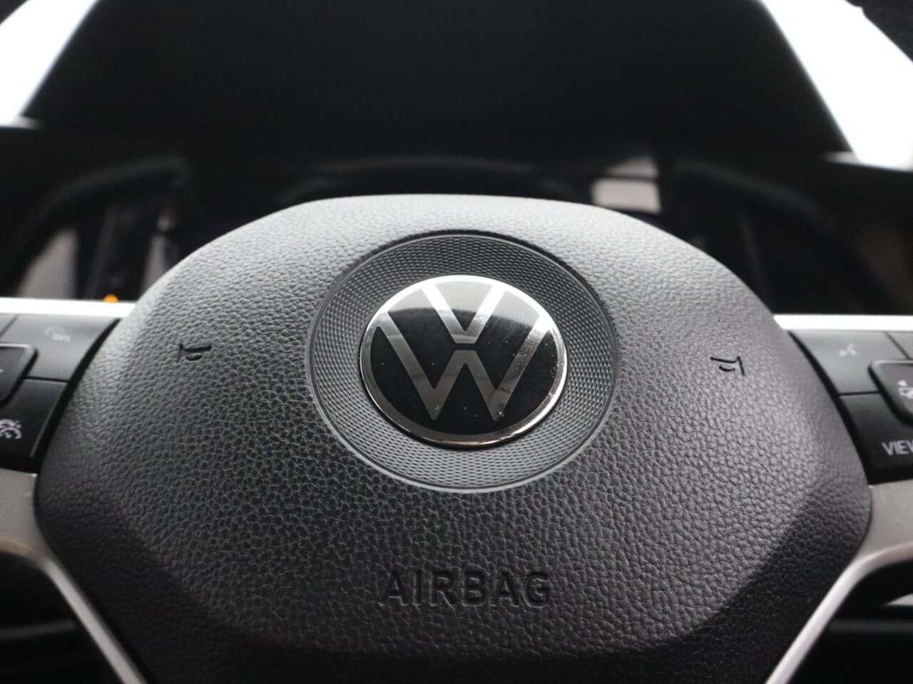Volkswagen Golf 1.5 eTSI MHEV Style — image 20