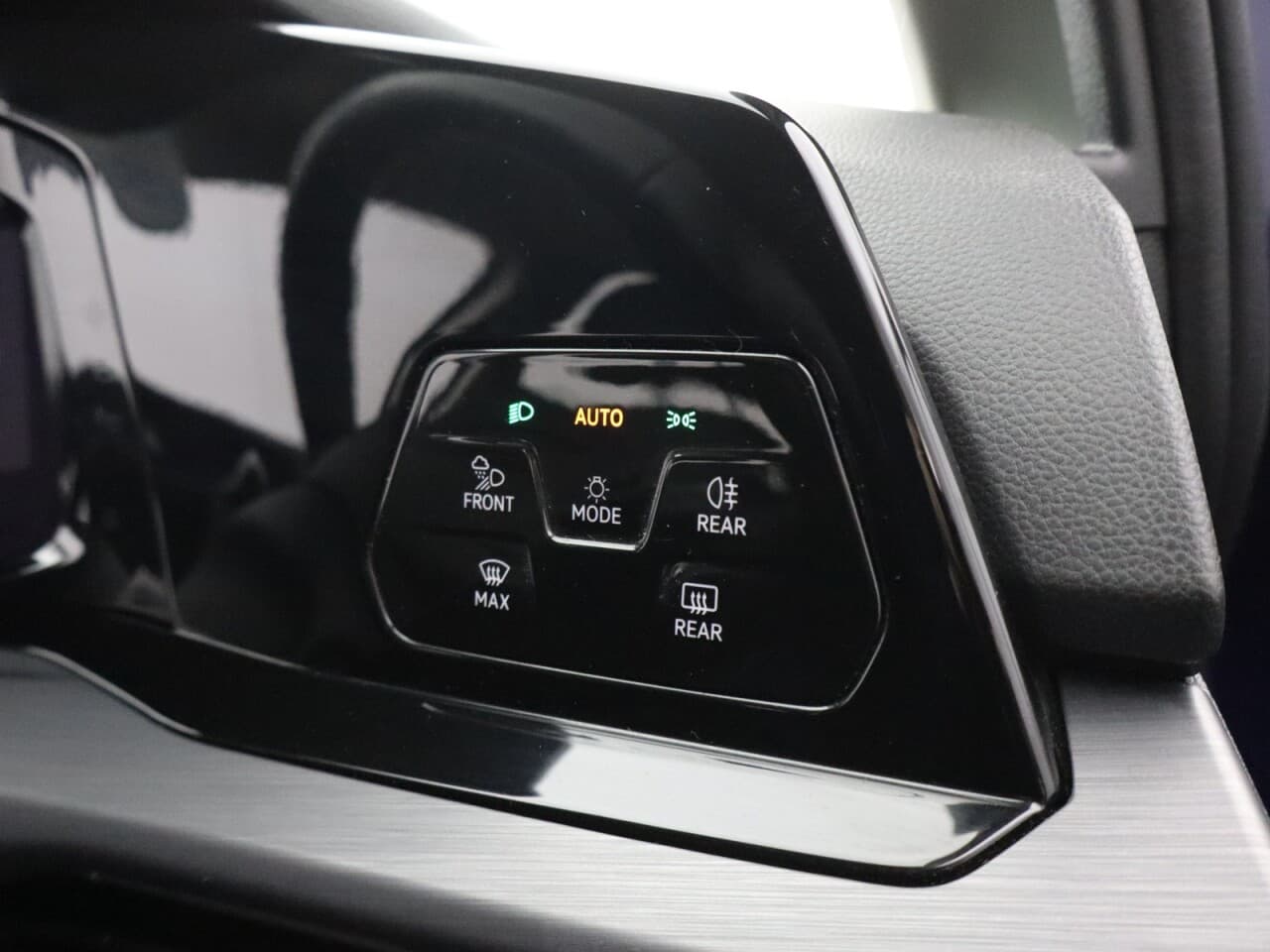 Volkswagen Golf 1.5 eTSI MHEV Style — image 42