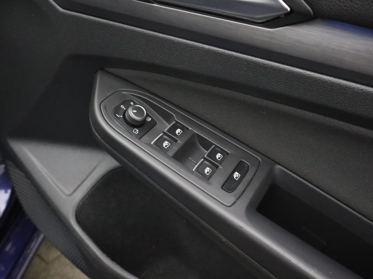Volkswagen Golf 1.5 eTSI MHEV Style — image 50