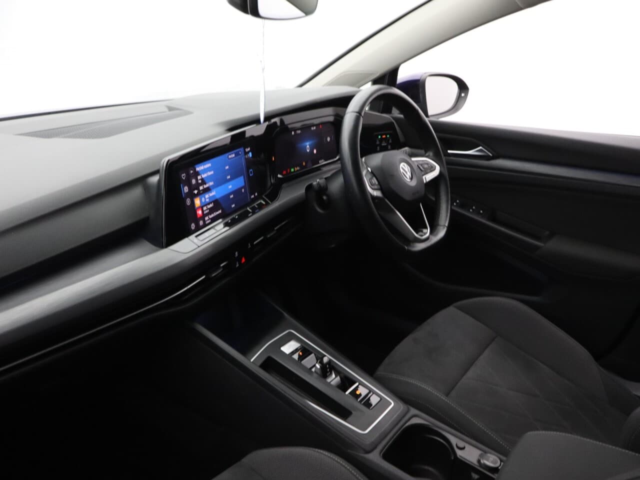 Volkswagen Golf 1.5 eTSI MHEV Style — image 44