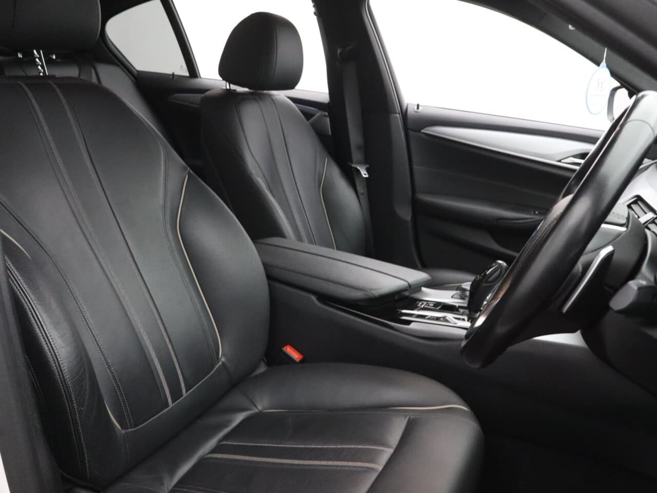 BMW 5 Series 2.0 530e 12kWh SE — image 15