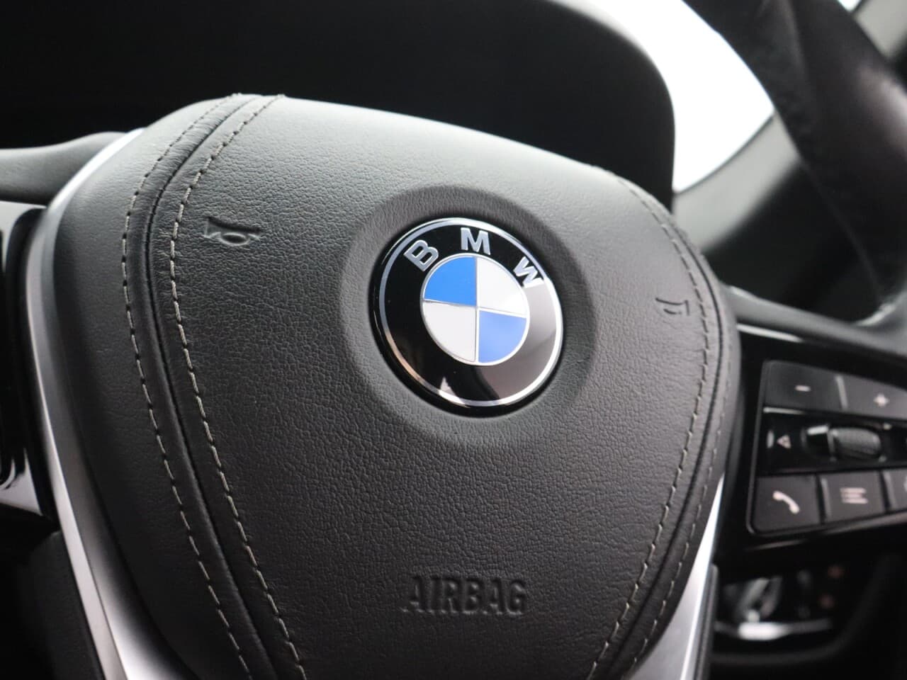 BMW 5 Series 2.0 530e 12kWh SE — image 20