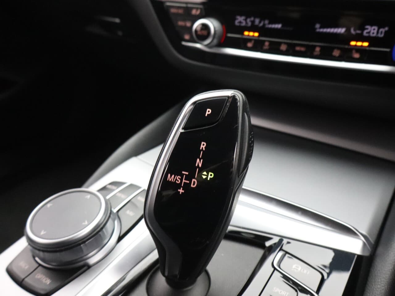 BMW 5 Series 2.0 530e 12kWh SE — image 24